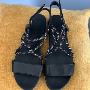 Sorel Strap Sandal’s Size 8.5 Worn Once Solid Sturdy Arch Support